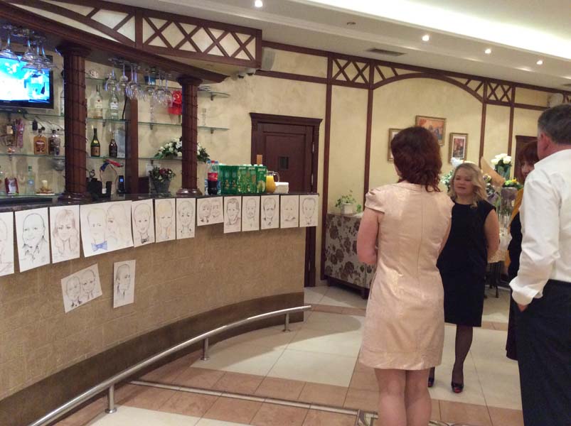 выставка шаржей в Панском маентаке