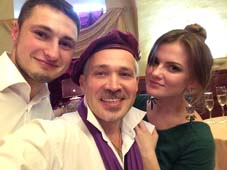 Михаил Шабалин в центре молодой пары Ренессанс