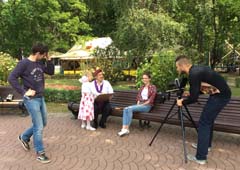 шаржист на празднике в парке